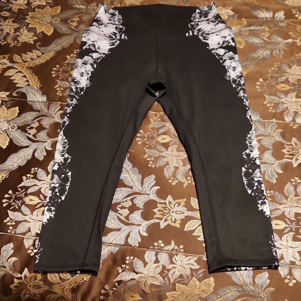 ALO Yoga Black Cropped Lenght Leggings Size M